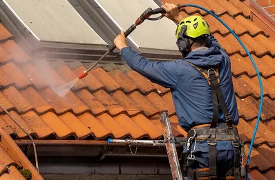 Démoussage et hydrofuge de toiture à Guimaëc